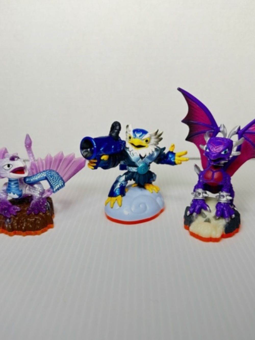 Skylanders Activision Lot of 3 Flashwing, Cynder, Lightcore Jet,Orange Bases